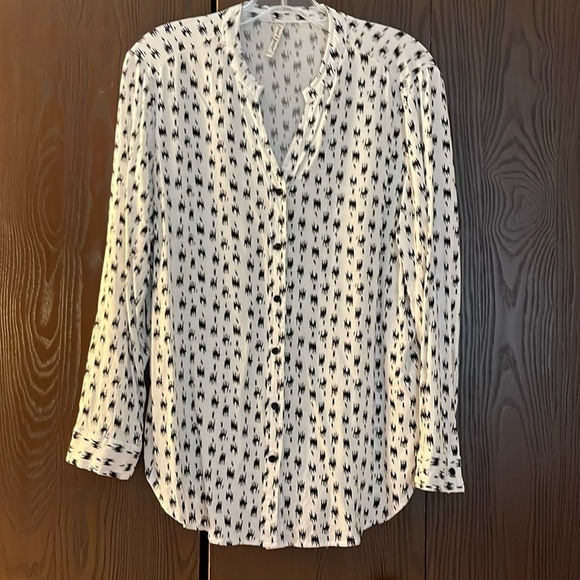 grand & greene Tops - Grand & Greene long sleeved white blouse with black design. Size Medium